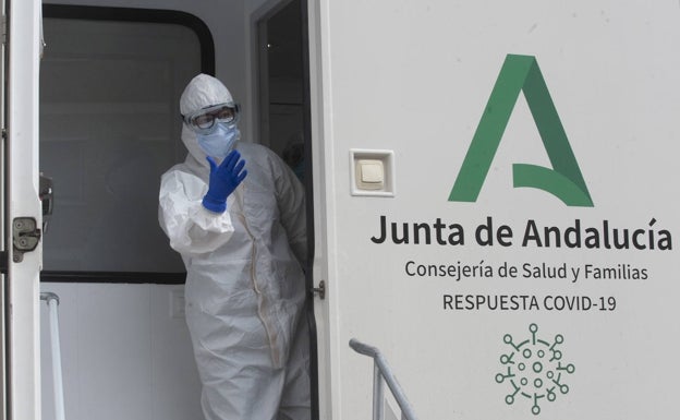 Vuelven a subir los contagios de coronavirus en Málaga en una jornada con seis muertes