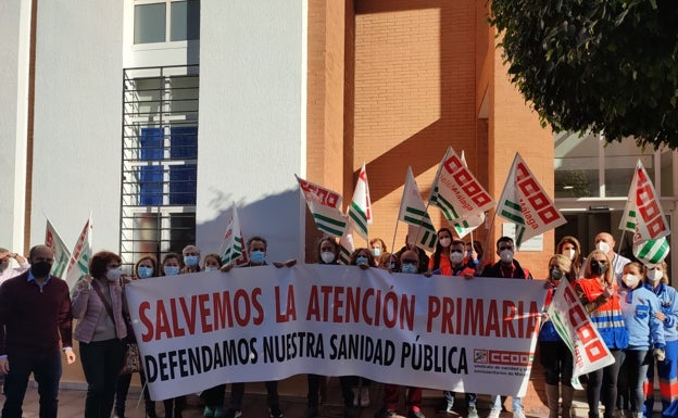 CC OO protesta por el "abandono de las urgencias y el colapso" del centro de salud de Rincón de la Victoria