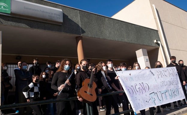 Las familias fuerzan una reunión del Ministerio y la Consejería para aclarar el Bachillerato Musical