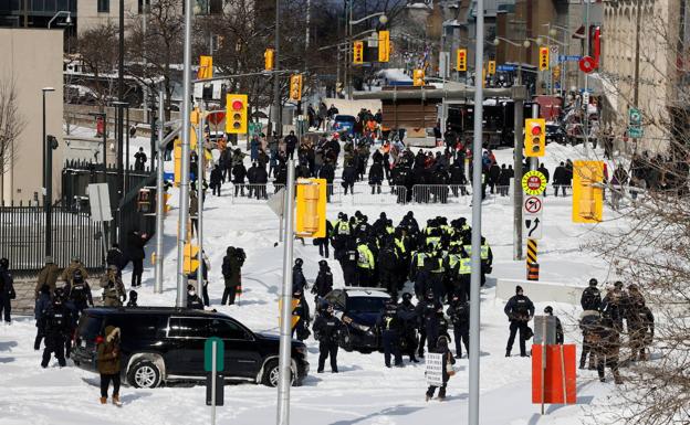 La policía de Ottawa despeja las protestas de los camiones