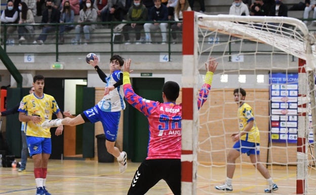 El Trops gana con claridad, pero no se asegura la fase de ascenso