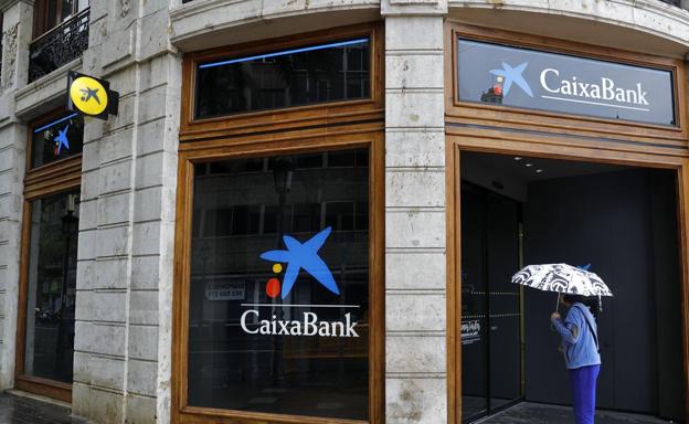 El importante aviso de Caixabank a sus clientes sobre sus oficinas