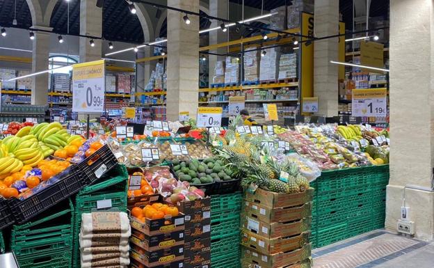 Carrefour abre tres nuevos Supeco en Andalucía y suma 132 empleos