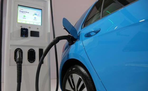 Grandes potencias recortan los incentivos al coche eléctrico