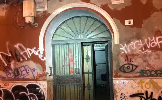 Detenido por apuñalar a su vecino en el portal del edificio en el que conviven en el Centro de Málaga