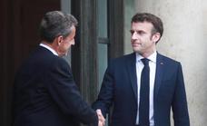 Macron aborda con Hollande y Sarkozy la guerra en Ucrania
