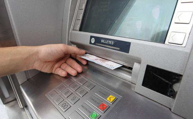 Dinero en metálico y Hacienda: los ingresos en efectivo que la Agencia Tributaria puede sancionar si no están justificados