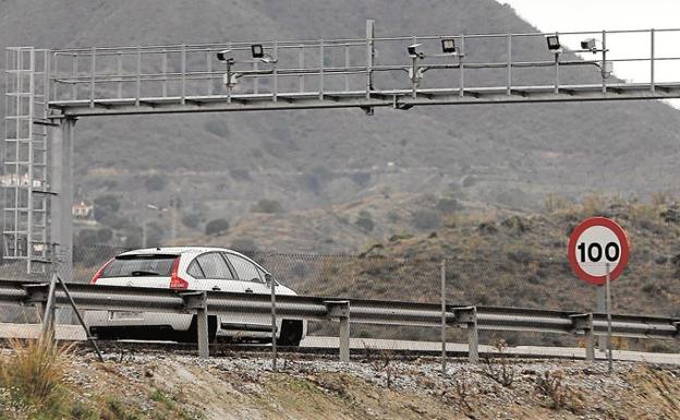 DGT | A qué velocidad real multa cada tipo de radar y qué es la regla del siete