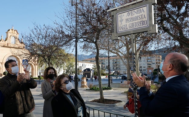 El periodista Ángel Guerrero da nombre a una de las avenidas de entrada a Antequera