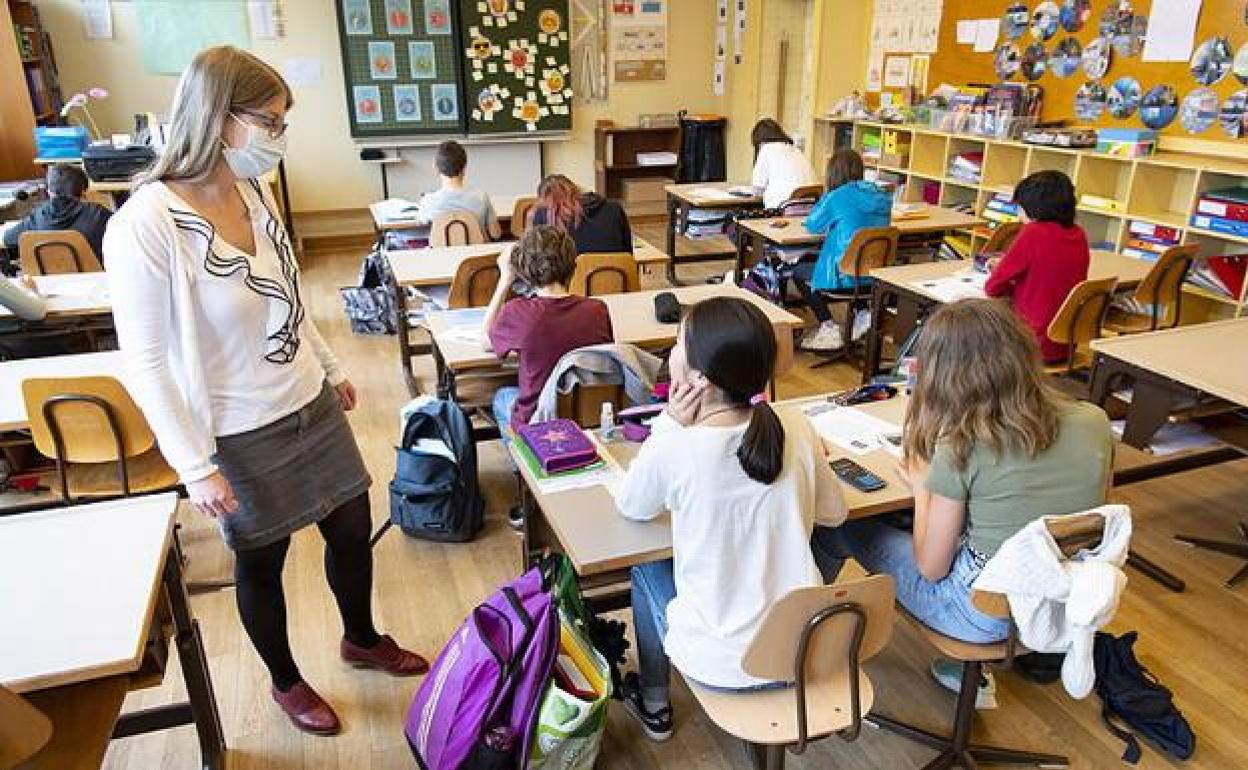 Sanidad elimina las cuarentenas de los colegios y no habrá más clases confinadas