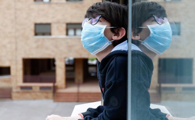 Adiós a las cuarentenas en el colegio, pero ¿qué pasa con las mascarillas?