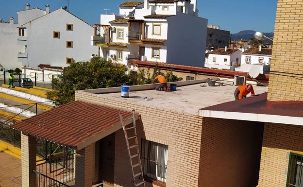 Un huerto escolar para el García Lorca y el arreglo del tejado del Sierra Bermeja entre los trabajos de mejora en los colegios de Estepona