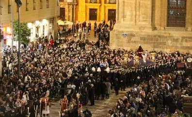 Directo | Málaga celebra un vía crucis a lo grande con 14 imágenes de Cristo de la Semana Santa