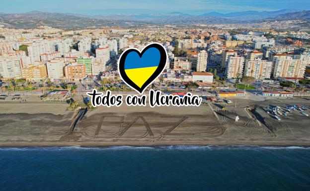 Torre del Mar pide la paz desde su playa en solidaridad con el pueblo ucraniano