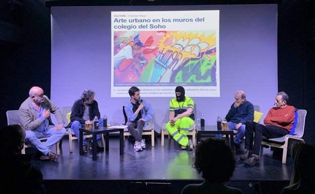 La cultura malagueña apoya al 'pintor dorado': «No se promociona el arte urbano»