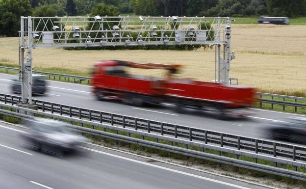 Aviso de la DGT sobre las infracciones que detectan las nuevas cámaras de Tráfico en la carretera