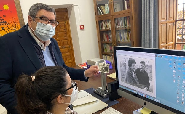 La Fundación María Zambrano digitaliza el archivo fotográfico de la pensadora veleña