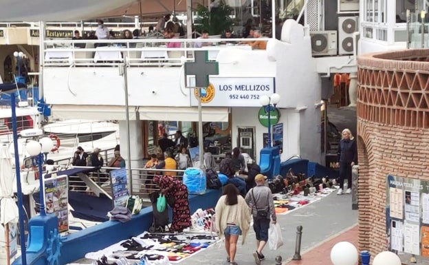 Los empresarios de Benalmádena exigen medidas urgentes para frenar el comercio ambulante ilegal