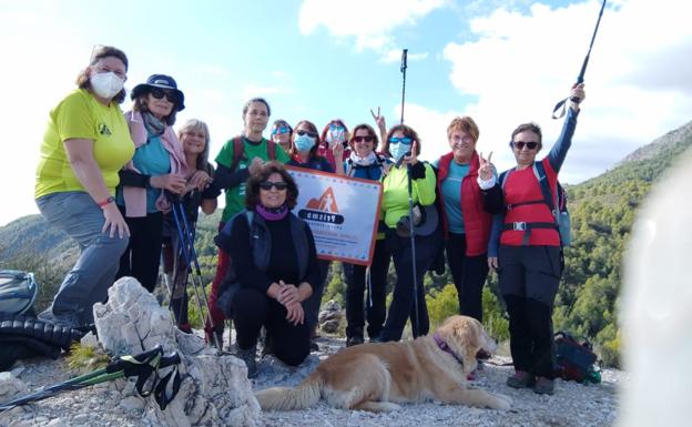 Nerja acoge una ruta de senderismo especial para celebrar el día de la mujer montañera