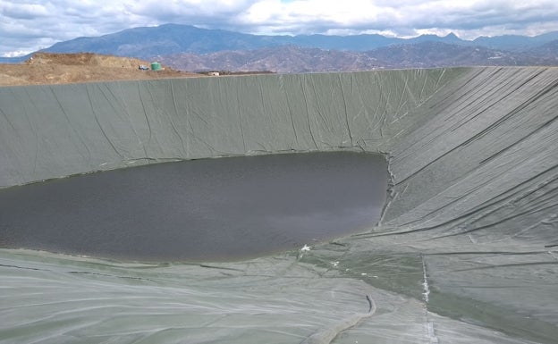 Ecologistas denuncian el llenado de dos balsas para regadío con medio hectómetro cúbico en Almayate