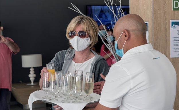 Los hoteleros activan una bolsa única de empleo en toda España para retener el talento