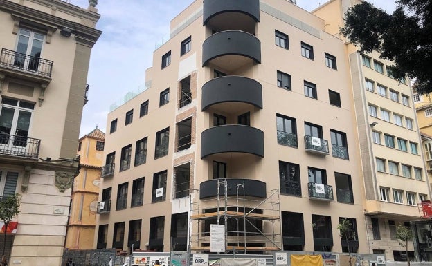 Levantan un nuevo edificio en el único solar que quedaba en la Alameda Principal de Málaga