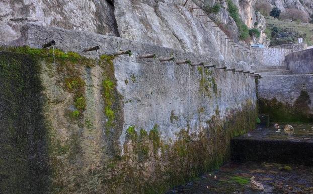La impactante imagen de la Fuente de los Cien Caños sin agua