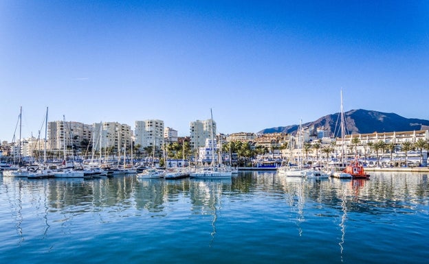 Jornada de navegación para conocer la historia de Estepona y los secretos de su mar