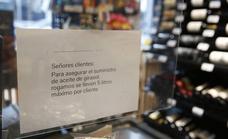 Facua denuncia a cinco cadenas de supermercados por limitar la compra de unidades de aceite de girasol