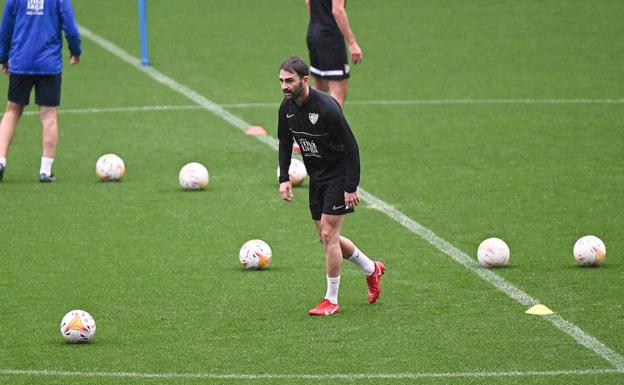 Adrián López, pendiente de más pruebas médicas para cerrar su fichaje por el Málaga