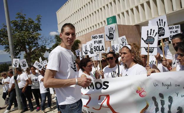 Los padres de Lucía Vivar: «Ese maldito tren nunca debió haber salido»