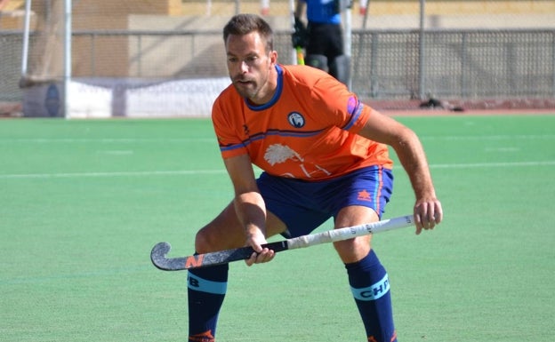 El Benalmádena se encomienda a Dekeyser para volver a la élite