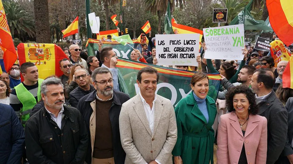 Vox exige en una concentración en Málaga elecciones ya para defender a España