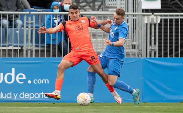 La baja de Víctor Gómez obliga al Málaga a mover ficha en el lateral derecho