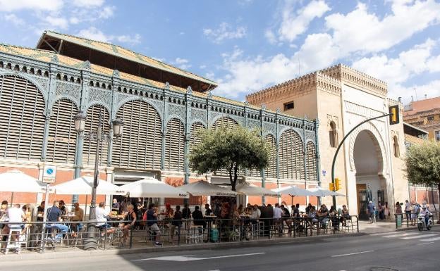 'The Times' insta a los turistas británicos a disfrutar como los lugareños en su visita a Málaga