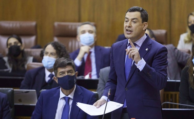 Juanma Moreno reivindica su política educativa y anuncia 21 millones más para las universidades