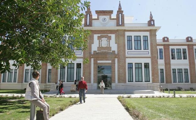 Noelia Losada: «El Museo de San Petersburgo parece que tiene buena disposición de dejar los cuadros colgados en Málaga»