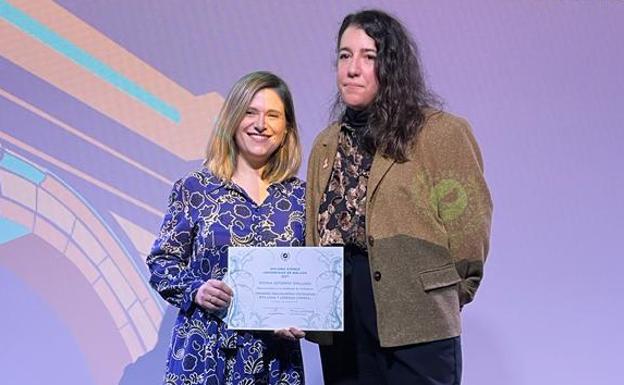 La redactora de SUR Regina Sotorrío, galardonada con el Premio Ateneo-Universidad de Málaga en la categoría de Periodismo