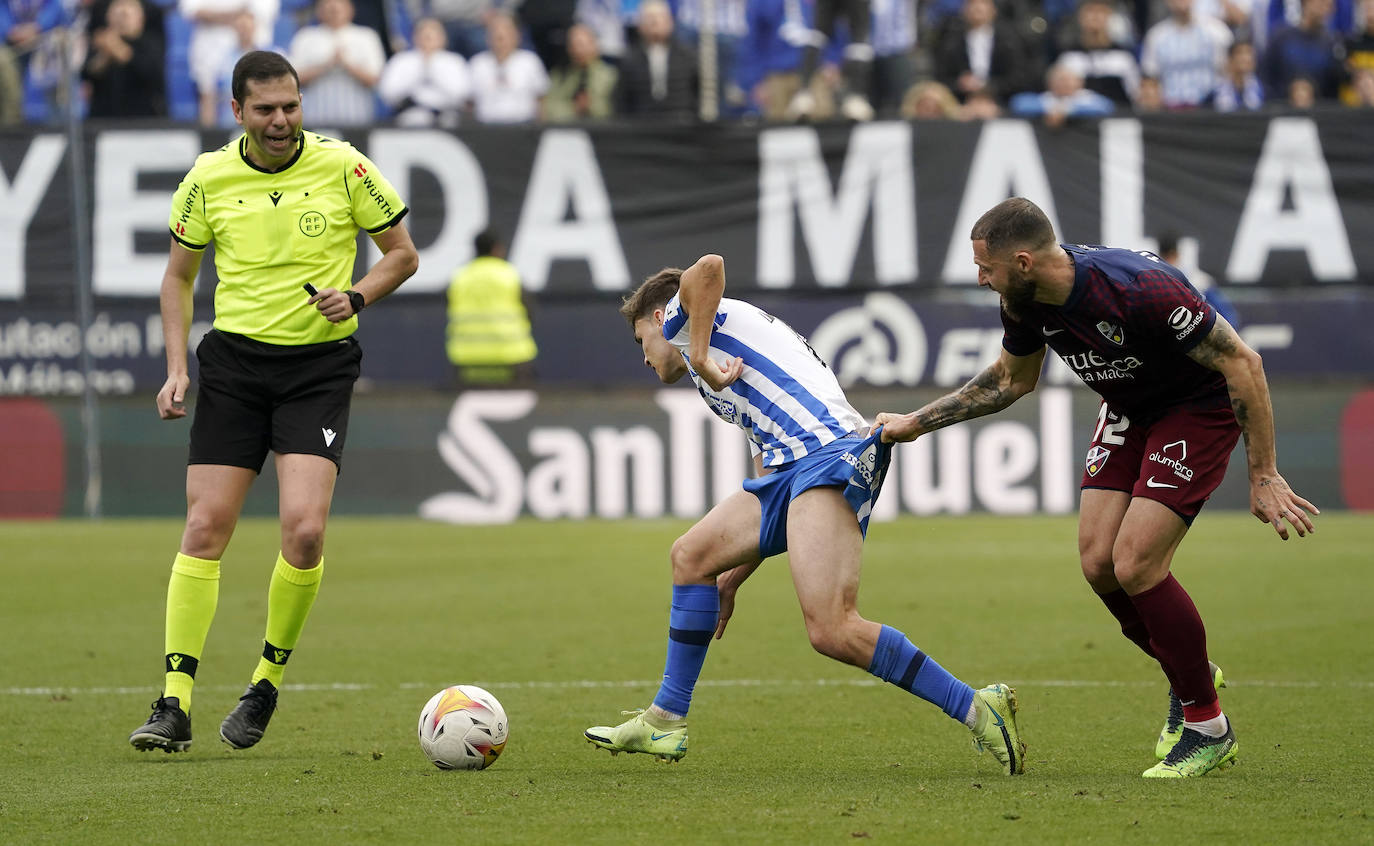 El Málaga pierde en casa con el Huesca (0-2)