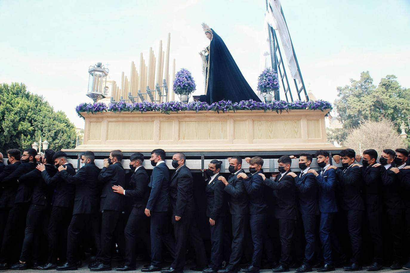 Domingo de procesiones en Huelin y la Victoria