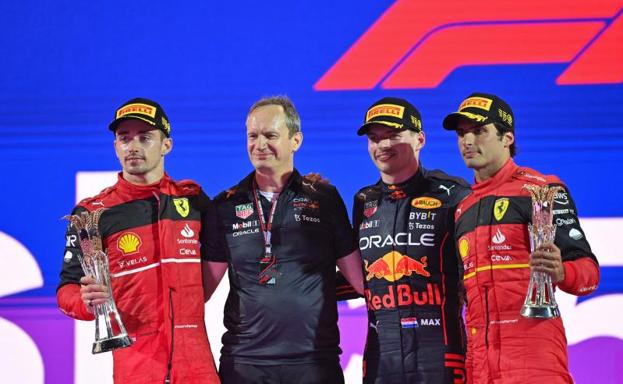 Victoria de película para Verstappen y Sainz no se baja del podio