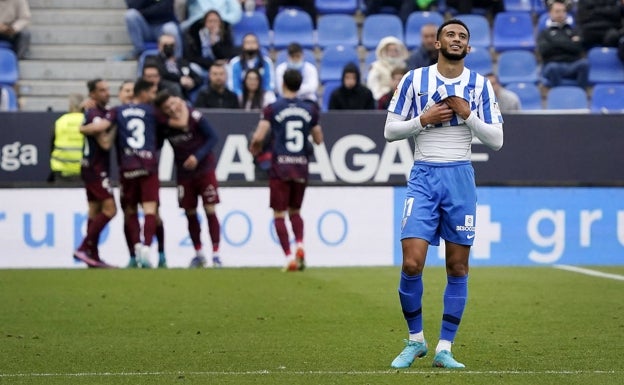 La Rosaleda estalla contra el equipo: «Esta camiseta no la merecéis»