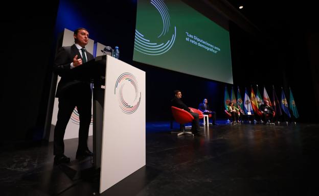 Javier Aureliano García, presidente de la Diputación de Almería: «Las diputaciones somos el dique de contención contra la despoblación»