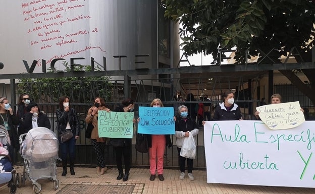 Padres del colegio Vicente Aleixandre de Torre del Mar piden que se cubra una plaza de educador para el aula específica