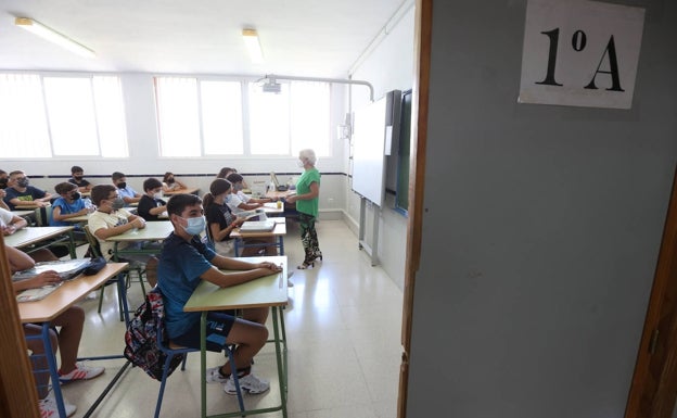 Aprobar un curso de ESO con un suspenso provoca el rechazo de la comunidad educativa