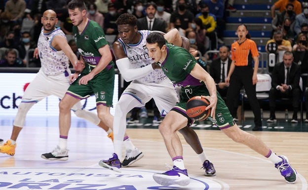 El Unicaja arrolla al Bilbao en un último cuarto brillante y confirma su tendencia al alza