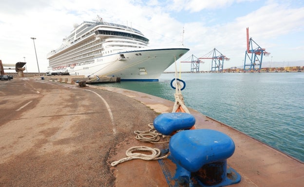 El puerto de Málaga rozará esta temporada alta de cruceros los datos de antes de la pandemia