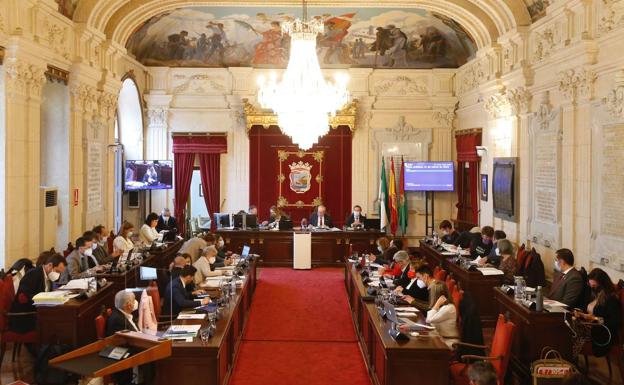 El pleno del Ayuntamiento de Málaga exige por unanimidad a Braulio Medel que se aparte de la Fundación Unicaja