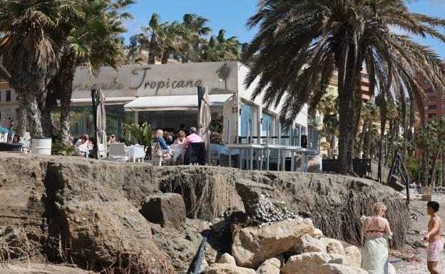 Los municipios de la Costa del Sol trabajan contra reloj para tener las playas listas para la Semana Santa