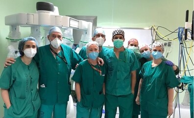 Medio centenar de pacientes con cáncer de colon, operados en el Hospital Clínico con cirugía robótica en menos de un año